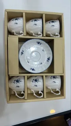 Noritake製の花柄デザインのティーカップ・ソーサーセット　18個分