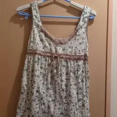 花柄ノースリーブトップス