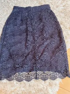 美品　UNIQLO ダークネイビー 花柄レース タイトスカート