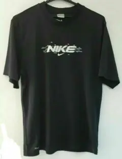 NikeFIT ブラック Tシャツ