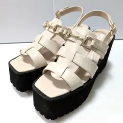 【美品】レディアゼル グルカサンダル 厚底 オフホワイト 24.5cmのサムネイル