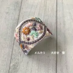 インド刺繍リボン　白地に花柄デザイン刺繍 ポニーフック(ソフトワイヤー入り)