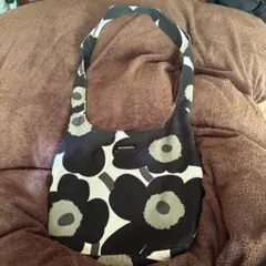 マリメッコ　人気　ショルダーバッグ　ウニッコ　白黒　北欧