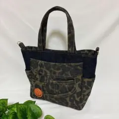 デニムリメイクトートバッグ　サイドポケット付き　ヒョウ柄　豹柄　ハンドメイド
