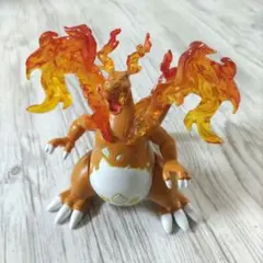 リザードン モンコレ フィギュア 炎のエフェクト付き 巨大マックスの姿