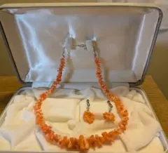 ヴィンテージ　珊瑚ネックレス＆イヤリング
