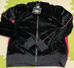 新品　PUMAパーカー