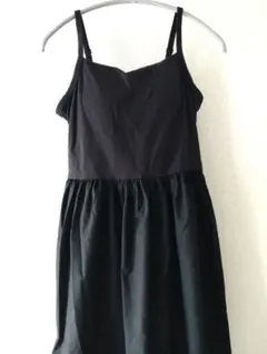 ユニクロ 黒いキャミワンピース ブラ付き ロング丈