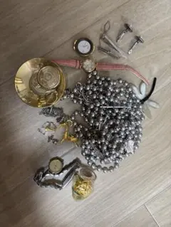 佐藤 遺品整理 アクセサリー 2025年最新】遺品整理の関連商品が並ぶ福袋 | 大事な思い出を