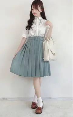 フィント　ミントグリーン　ベルト付きプリーツスカートのサムネイル