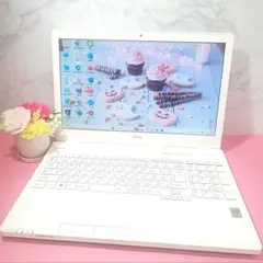 オシャレホワイト❣️すぐ使える薄型ノートパソコン✨️初心者OK✨️サクサクSSD
