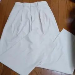 GU　ハイウエストテーパードパンツ　オフホワイト