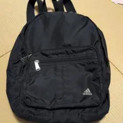 adidas ブラックコンパクト リュック