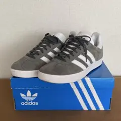 adidas Gazelle グレー スニーカー
