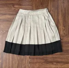 ナチュラルビューティーベイシック　プリーツスカート　サテン風　ドット