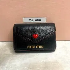 人気✨ MIU MIU ラブレター ハート マドラス 三つ折り財布 ウォレットのサムネイル
