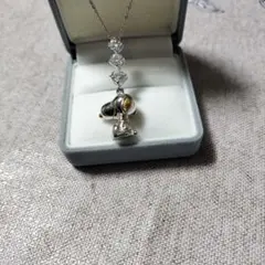 シルバー　3連ストーン　スヌーピーネックレス