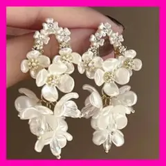 新品　ピアス　お花　花　フラワー　大ぶり　ウエディング　 ホワイト　白