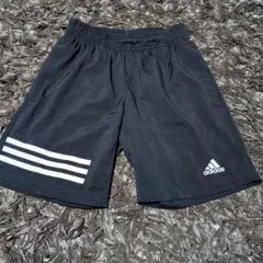 adidas ブラック ハーフパンツ　150