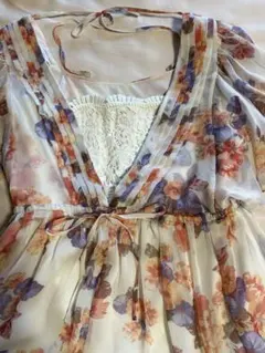 【美品】MERCURYDUO 花柄トップスとベアトップのセットのサムネイル