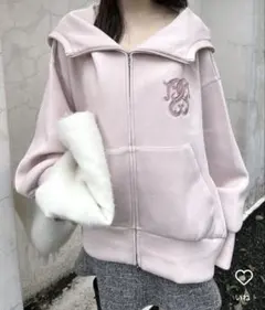 snidelボリュームパーカー