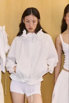 完売品ZARA フリルトリムジップアップジャケット Lサイズ新品タグ付き 完売品⭐︎ZARA フリルトリム ジップアップジャケット L ホワイト