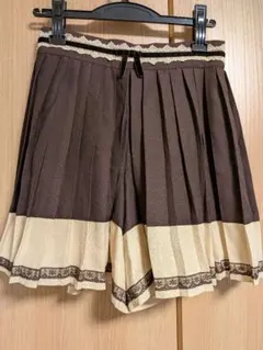 axes femme ブラウンとクリーム色のプリーツキュロット