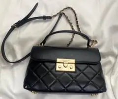 CHARLES&KEITH キルトチェーンストラップトップハンドルバッグのサムネイル
