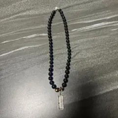 黒色ビーズとクリスタルペンダントのネックレス