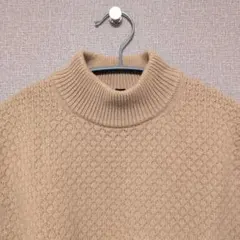 ベージュ ハイネック ニットセーター