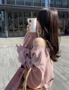 オフショル スウェット