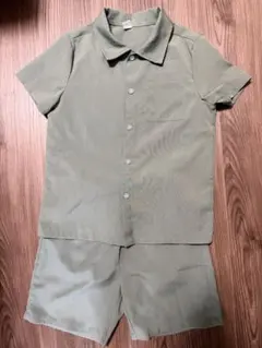 【新品】セットアップ　シャツ　ショートパンツ　カーキ色