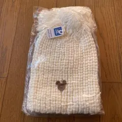 ディズニー　ホワイトニット帽 ポンポン付き ミッキー