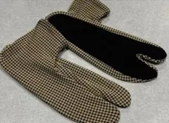 新作入荷　おしゃれストレッチ素材　足袋　（茶系・千鳥柄）