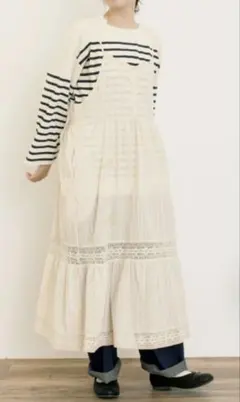 SM2 ランダム刺繍入りワンピース