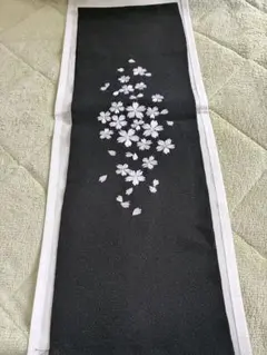 半襟 黒色地 桜刺繍