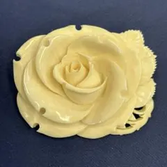 象牙風 カトレアの花のブローチ