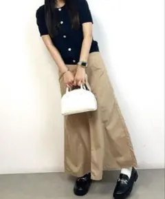 GU ジーユー フレアマキシスカート ベージュ Sのサムネイル