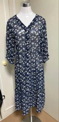 花柄ネイビー七分袖ロングワンピース