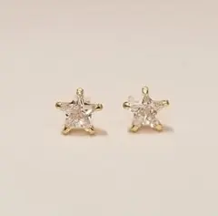 新品☆K18(18金)星形キュービック ピアス