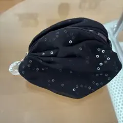 スパンコール付き黒ポーチ
