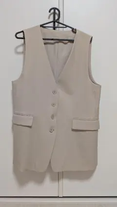 GU ベージュ ノースリーブベスト　Lサイズ