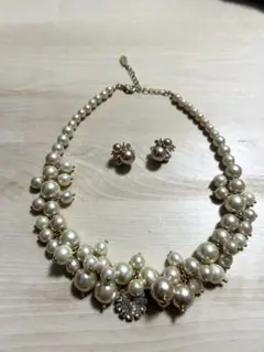パールデザイン　ネックレスとピアスセット