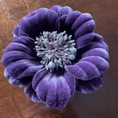 ベルベット製紫花ブローチ