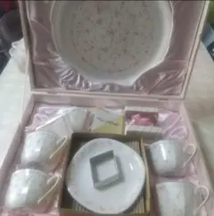 美品。新品。未使用。ノリタケ。花柄カップセット ギフトボックス入り 5客