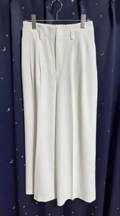 タックワイドパンツ　ユニクロ　M ホワイト　レディース　ドレープ