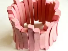 年代物 当時物 鮮やかなピンク 天然自然素材 木製 vintageブレスレット