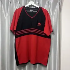 adidas Vネック Tシャツ