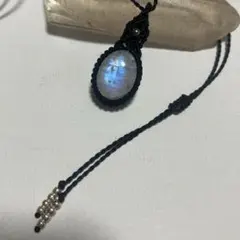 【レインボームーンストーン】未使用品 虹の一粒　プチマクラメネックレス