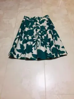 新品未使用 ジャスグリッティー リーフ柄 スカート